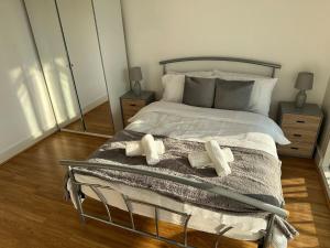 a bedroom with a bed with two towels on it at Luxury 1 Bedroom Apartment - City Centre - Balcony - Near O2 Academy in Birmingham