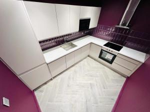 an overhead view of a kitchen with purple at Central studios: Exceptional standard for a memorable stay in London