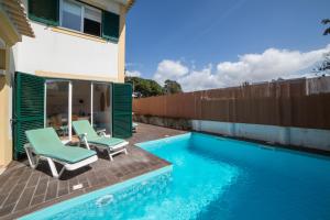 Bazén v ubytování BmyGuest - Casa da Hera Villa Meco nebo v jeho okolí