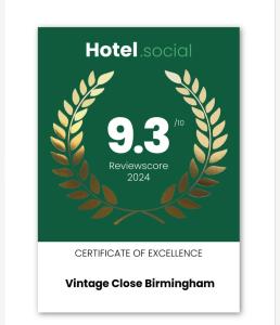 un logotipo de corona de laurel para el certificado de excelencia del hotel en Cosy 3 bed detached house Birmingham, en Birmingham