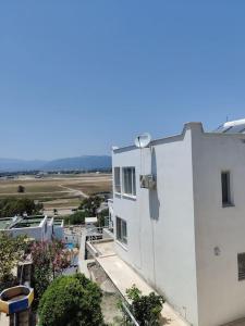 una vista aérea de un edificio blanco en Serene 3-Bed Villa with Pool, Stunning Views & Beach Access in Dalaman, en Dalaman