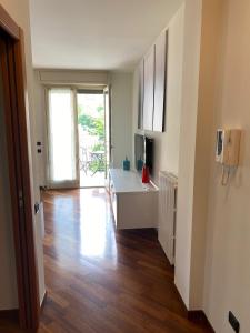 a kitchen with a wooden floor and a counter top at la Casa di Luca in Sarnico +12 photos