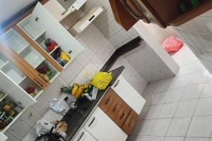 an overhead view of a kitchen with white cabinets at Apê perto Alphaville in Osasco