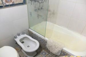 Ένα μπάνιο στο Casa San Telmo 61 +7 φωτογραφίες