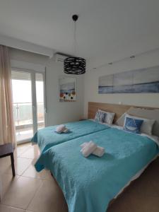 a bedroom with two beds with towels on them at KSP1STUDIO in Perea