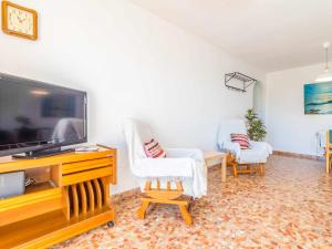 Televízia a/alebo spoločenská miestnosť v ubytovaní Mshome Casa Playa