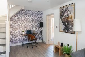 a living room with a desk and a painting on the wall at Entire Home, 2 Bedrooms - Private with FREE PARKING in Oxford in Oxford