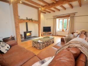 a living room with a couch and a fireplace at 3 bed in Bickleigh HOBAR in Thorverton