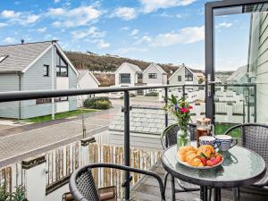 a table with a bowl of fruit on a balcony at 3 bed in Westward Ho 78656 in Northam