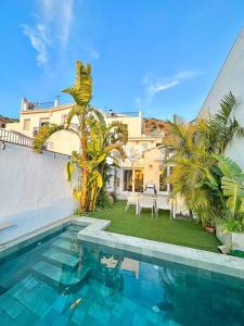 Πισίνα στο ή κοντά στο Luxury center Townhouse in Frigiliana with pool and parking HansOnHoliday Rentals