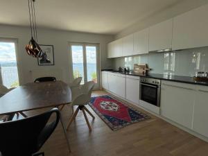 Fotografia z galérie ubytovania Sunset Apartment mit Bodensee-Blick - mit Parkplatz v destinácii Lochau