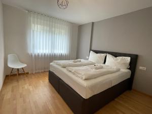 En eller flere senge i et værelse på Stylische Wohnung mitten in der Stadt Bregenz