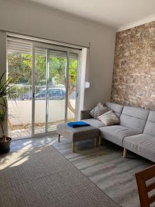 a living room with a couch and a table at Casa em Charneca de Caparica in Charneca