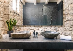 Koupelna v ubytování Ionian Stone Luxury Villas in Corfu + 49 fotografií