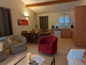 Kuchyň nebo kuchyňský kout v ubytování Etang Vallier Resort Brossac