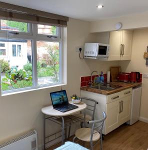 A kitchen or kitchenette at Self-Contained Double-bed Studio in Central Sherwood