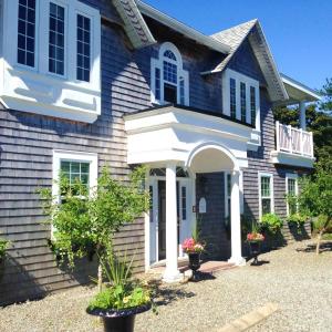 Gallery image of Kingsbrae Inn in Saint Andrews +23 photos