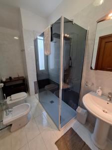 a bathroom with a shower and a toilet and a sink at B&B Residenza Pizziniaco in Lecce
