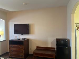 a room with a flat screen tv on the wall at Belleza Inn & Suites Humble / FM 1960 in Humble