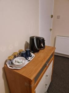 a table with a plate of food and a microwave at Cathcart Place Rooms in Edinburgh