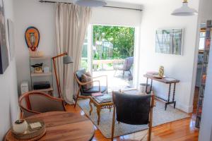 The Alchemist Retreat, Private Studio in Carterton的休息区