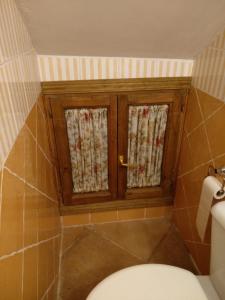 a bathroom with a toilet and a window at Zohet Santian in Arcones +11 photos