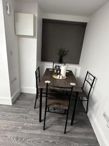 a dining room with a wooden table and chairs at Stunning 2-flat in Leicester! in Leicester +4 photos
