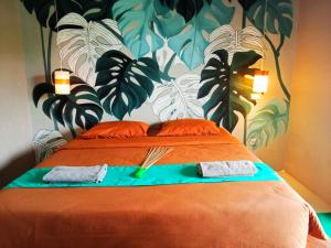 Tempat tidur dalam kamar di Tantra Hotel