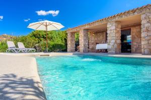 Bazén v ubytovaní Costa Paradiso Resort alebo v jeho blízkosti