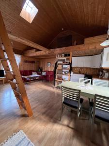 Postel nebo postele na pokoji v ubytování Naustplassen Rorbuer + 23 fotografií