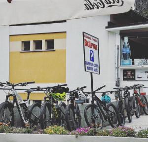 a row of bikes parked in front of a building at Pension Bellevue Gondo in Ruden