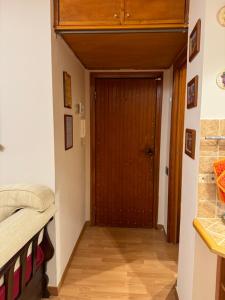 En eller flere senge i et værelse på Alto Sangro House + 17 billeder