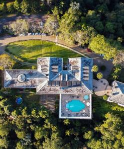 an aerial view of a house with a pool at Aroso Paço Hotel in Pedra Azul