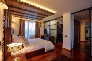 Ένα ή περισσότερα κρεβάτια σε δωμάτιο στο UPTOWN RESIDENCE