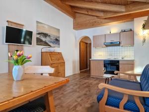 a kitchen and dining room with a wooden table at HoFer am Zeitberg Ferienwohnung Sonneck in Bad Kohlgrub