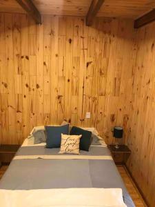 Säng eller sängar i ett rum på Chacra Celeste: montañas y mar