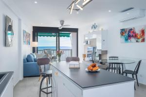 a kitchen and living room with a table and chairs at Appartement PM 25 in Fuengirola