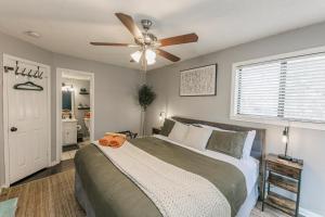 a bedroom with a bed with a ceiling fan at ★Modern,CozyCouple's Getaway w/Relaxing Patio! in Austin