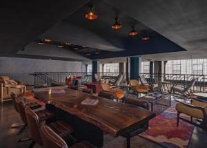 Istumisnurk majutusasutuses Moxy Phoenix Downtown