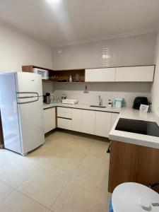 Morada City Hostel的厨房或小厨房
