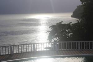 Billede fra billedgalleriet på Tower Isles Condo with sea views i Saint Mary