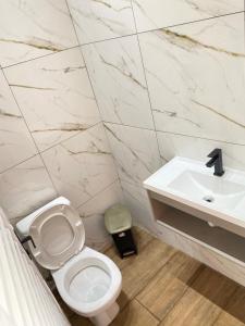 Ένα μπάνιο στο Aconchego! Sua casa com Piscina em Passos!!