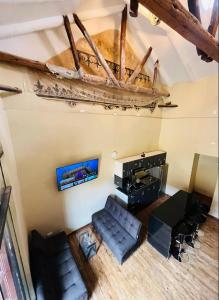 an overhead view of a living room with a couch and a television at Casa Virgen del Carmen in Cusco