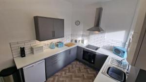 an overhead view of a kitchen with a counter top at Cosy home perfect for families and contractors with free parking in Darlington