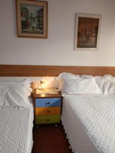 two beds sitting next to each other in a bedroom at RESIDENCIA-UNIV in Ciudad del Este