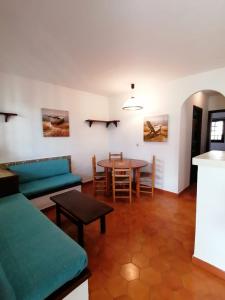 a living room with a couch and a table at Apartamento colibrí in Alaior