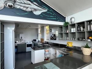 Kuchyň nebo kuchyňský kout v ubytování Kaikoura Seaside lodge