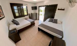 A bed or beds in a room at Finca Hotel Palmas Del Edén