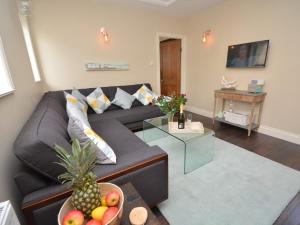a living room with a couch and a table at 1 Bed in Instow 52974 in Instow