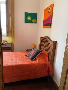 Een bed of bedden in een kamer bij Solar Das Marés